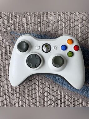 OEM Microsoft Xbox 360 Wireless Controller White & Grey Battery